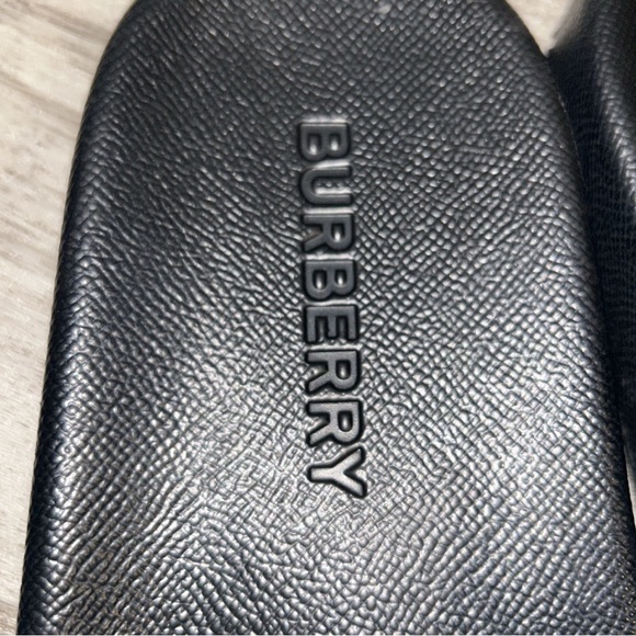 Burberry Slides - Picture 2 of 5